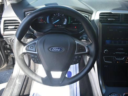 Used 2020 Ford Fusion SE FWD image 11