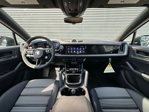 Used 2026 Porsche Cayenne Turbo image 6