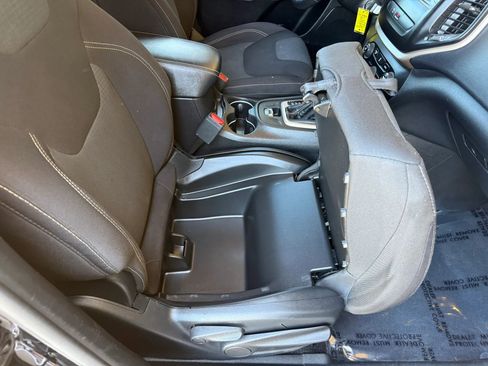 Used 2017 Jeep Cherokee Latitude w/ Safety/Convenience Group FWD image 25