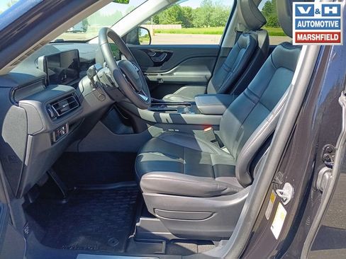 Used 2025 Lincoln Aviator AWD image 17