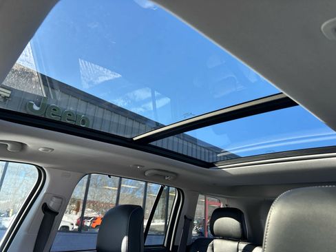 Used 2023 Jeep Grand Cherokee 4WD 4xe w/ Luxury Tech Group II image 60