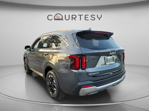 Certified 2024 Kia Sorento S AWD/4WD image 2