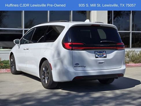 Certified 2021 Chrysler Pacifica Touring-L w/ S Appearance Package image 5