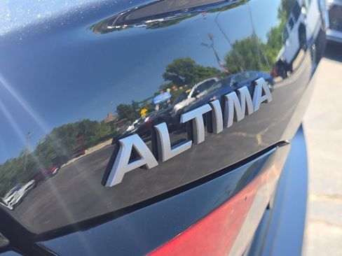 Used 2025 Nissan Altima 2.5 SV AWD/4WD image 6