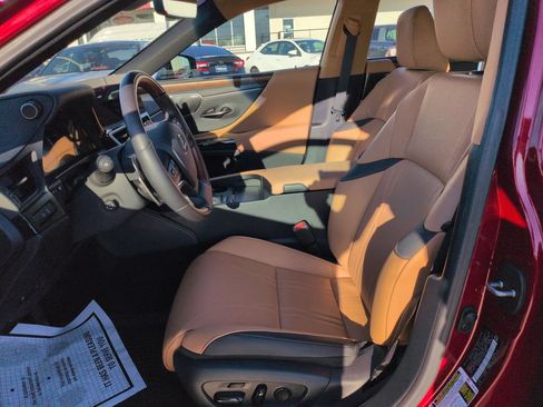 Used 2025 Lexus ES 300h Ultra Luxury w/ Accessory Package (Z1) FWD image 9