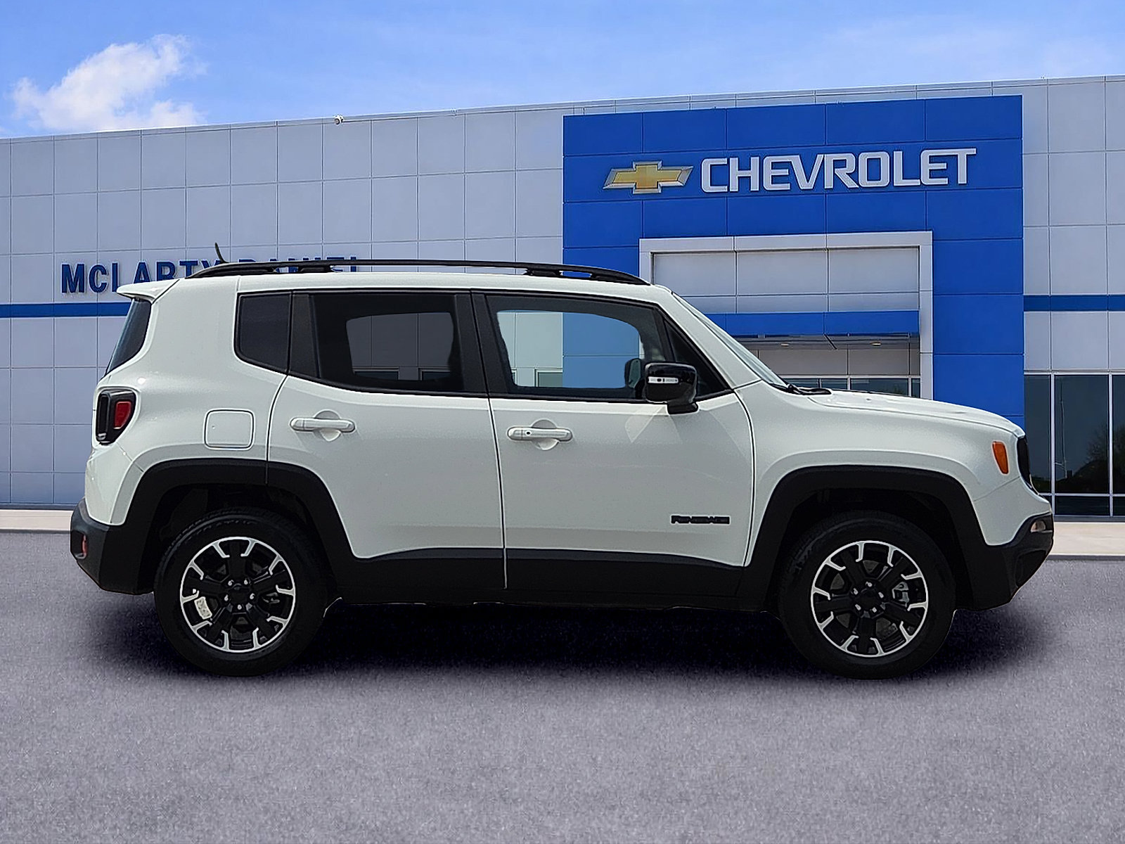 Used 2023 Jeep Renegade Latitude AWD/4WD image 6