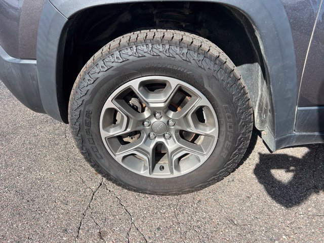 Used 2020 Jeep Cherokee Trailhawk w/ Cold Weather Group AWD/4WD image 8