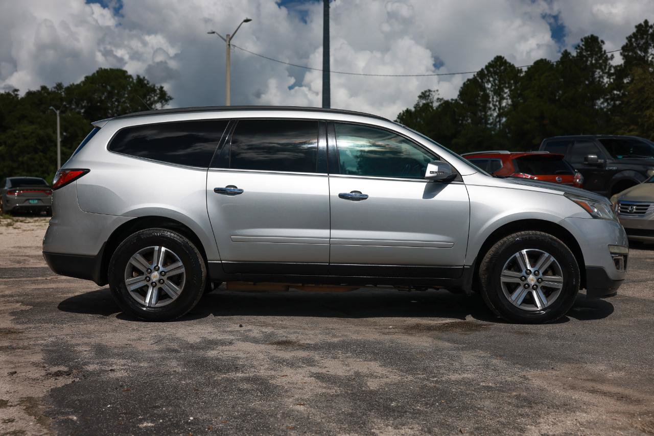 Used 2015 Chevrolet Traverse LT FWD image 13