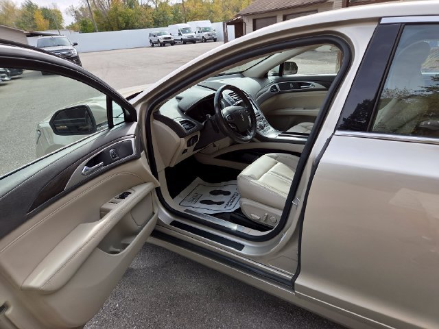 Used 2017 Lincoln MKZ Select w/ Select Plus Package AWD/4WD image 11