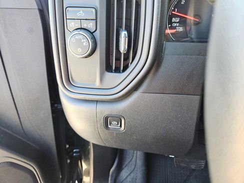 Used 2021 Chevrolet Silverado 1500 Custom image 17