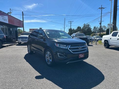 Used 2016 Ford Edge Titanium w/ Equipment Group 302A AWD/4WD image 4