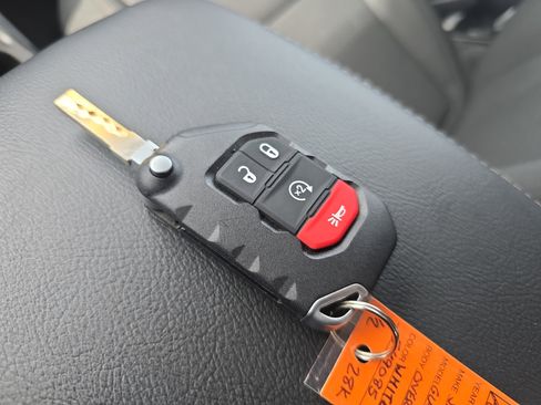 Used 2023 Jeep Gladiator Overland w/ Cold Weather Group image 39