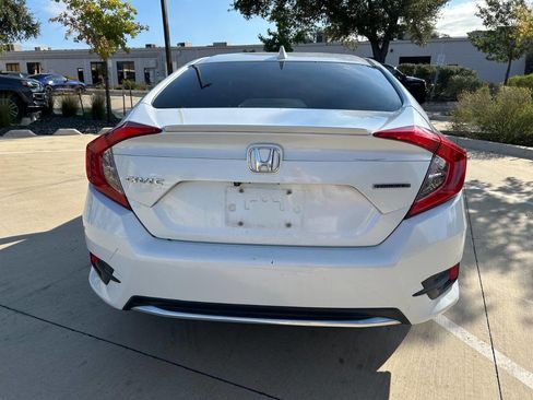 Used 2019 Honda Civic Touring image 9