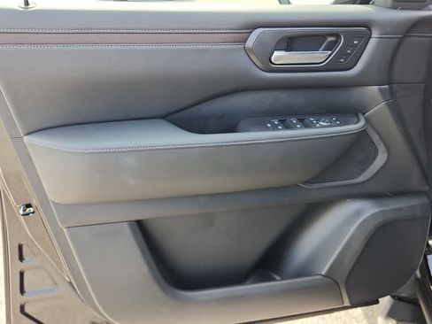 New 2026 Nissan Armada SL w/ Captain's Chari Seat Package image 11