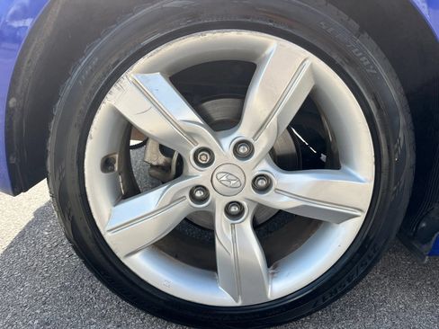 Used 2013 Hyundai Veloster FWD image 11
