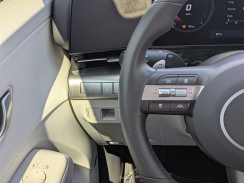 Used 2025 Hyundai Kona Limited AWD/4WD image 23