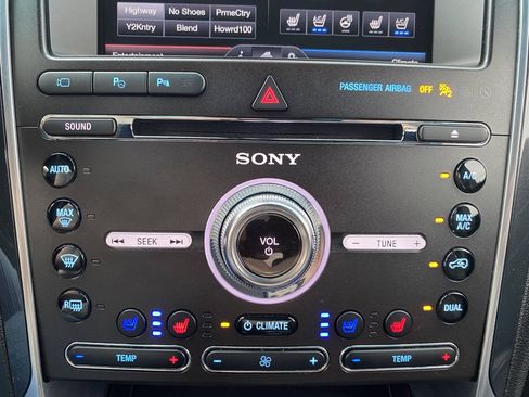 Used 2016 Ford Explorer Limited w/ Equipment Group 301A AWD/4WD image 31