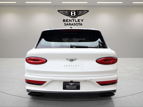 Used 2024 Bentley Bentayga AWD/4WD image 11