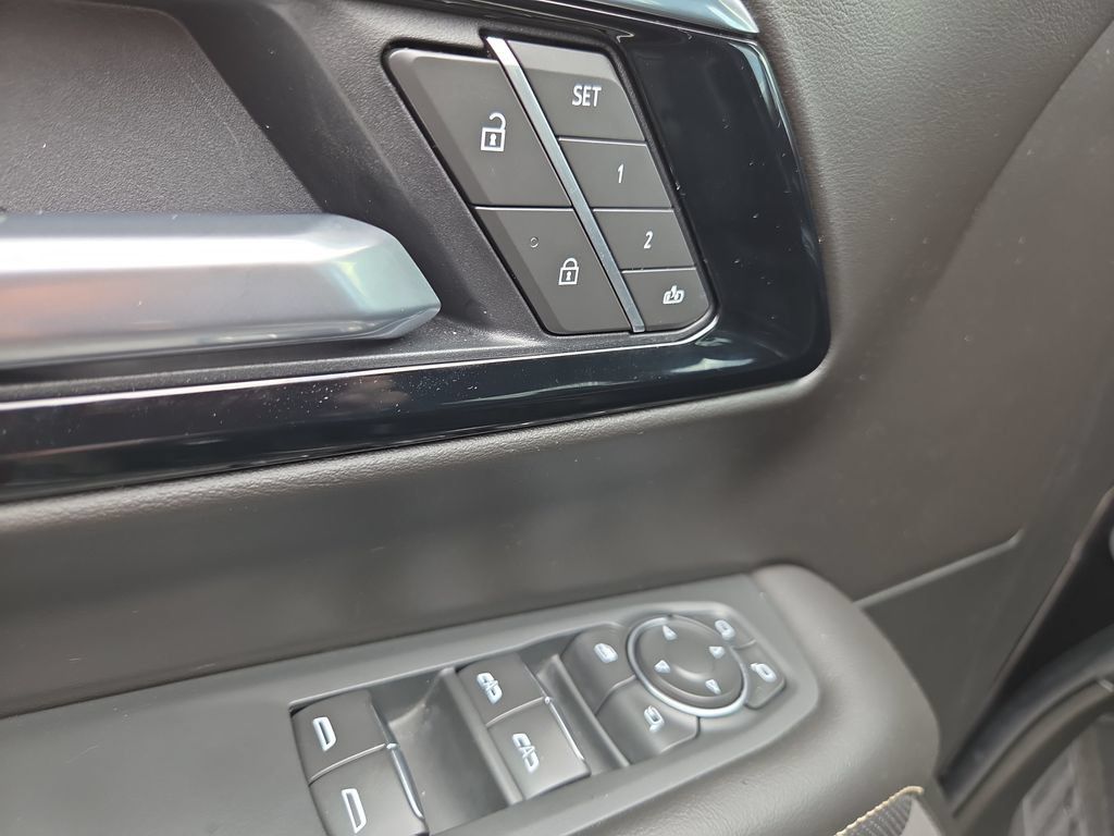 Certified 2026 Chevrolet Suburban Premier AWD/4WD image 28