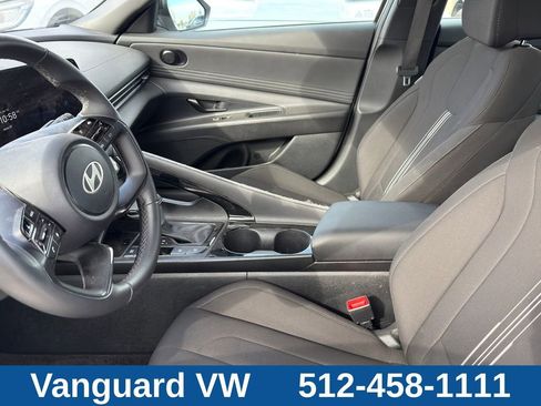 Used 2025 Hyundai Elantra SEL FWD image 10
