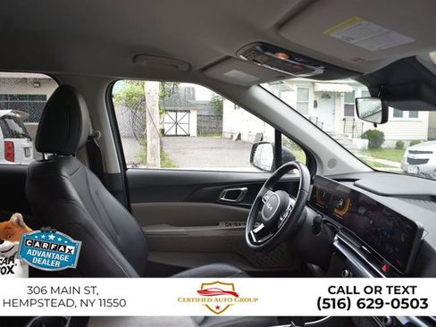 Used 2025 Kia Carnival FWD image 21