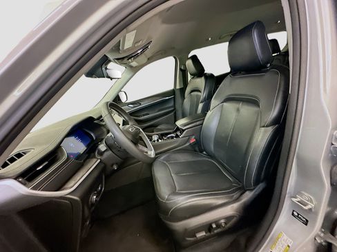 Used 2023 Jeep Grand Cherokee L Limited w/ Luxury Tech Group II image 13