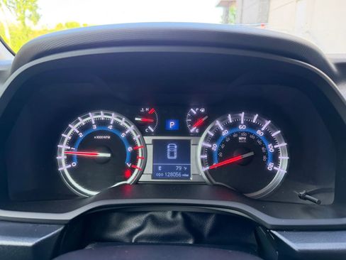 Used 2018 Toyota 4Runner SR5 Premium image 12