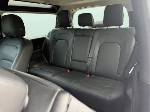 Used 2023 Land Rover Defender 90 S image 30