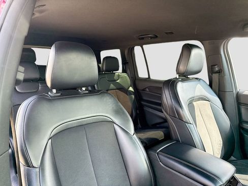 Used 2023 Jeep Grand Cherokee L Laredo image 23