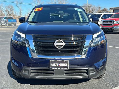 Used 2025 Nissan Pathfinder SV image 11
