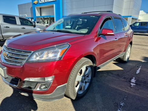 Used 2016 Chevrolet Traverse LT w/ Style and Technology Package image 1