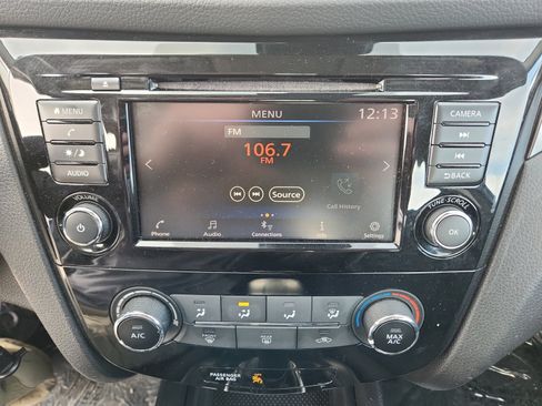 Used 2021 Nissan Rogue Sport S image 29