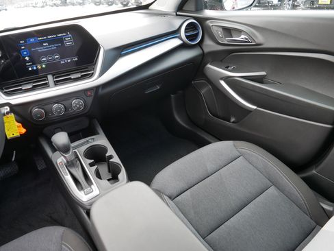 Used 2024 Chevrolet Trax LS w/ LS Convenience Package image 11