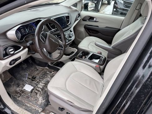 Used 2017 Chrysler Pacifica Touring-L Plus w/ Advanced Safetytec Group image 5