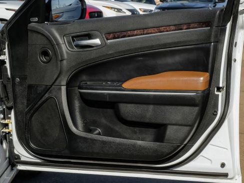 Used 2019 Chrysler 300 Limited image 52