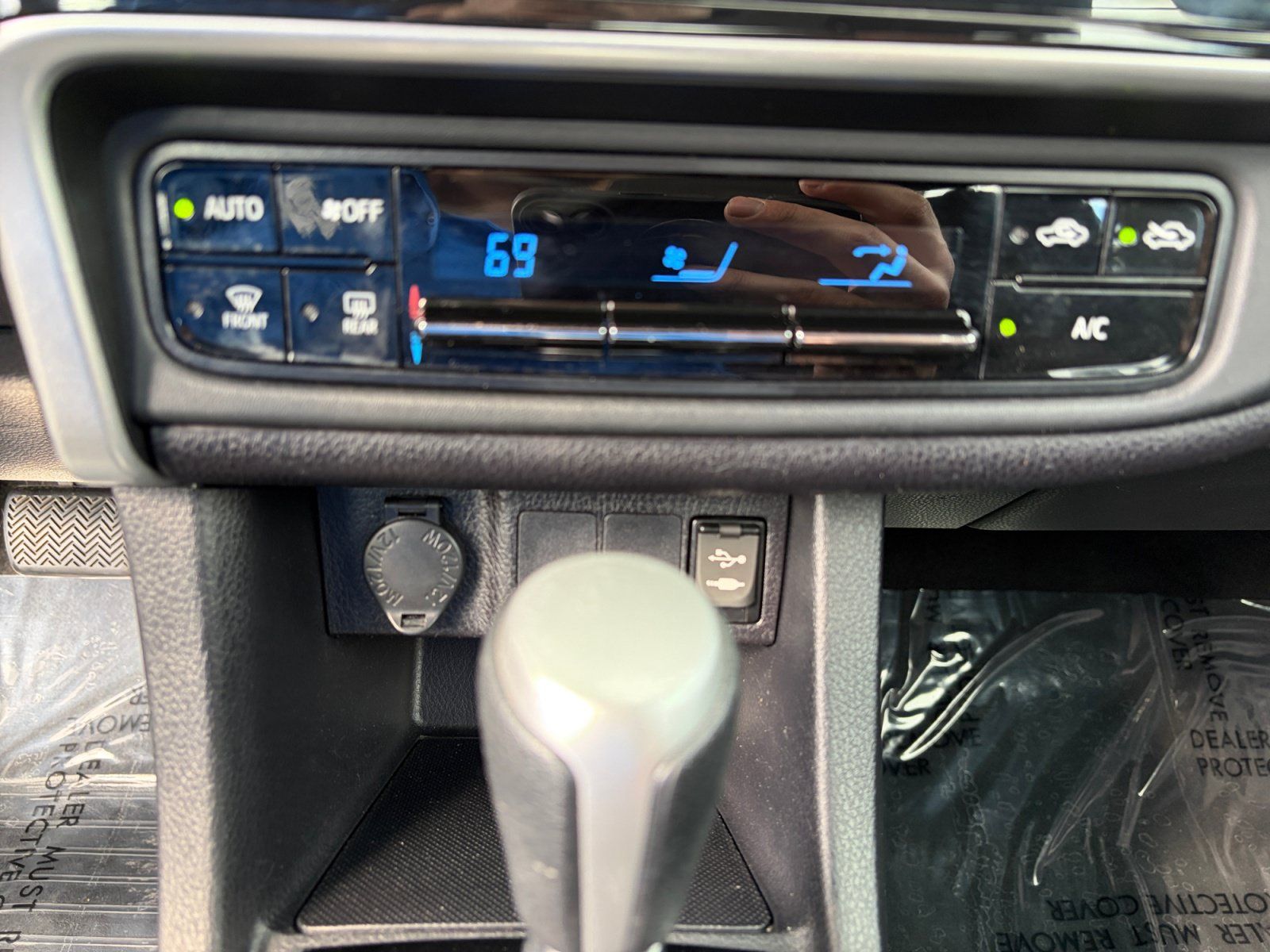 Used 2019 Toyota Corolla LE FWD image 21