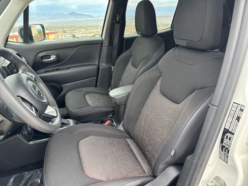 Used 2023 Jeep Renegade Latitude image 9