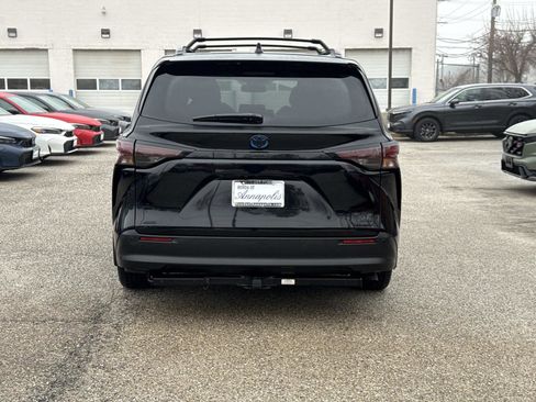 Used 2024 Toyota Sienna XLE Woodland Edition image 23
