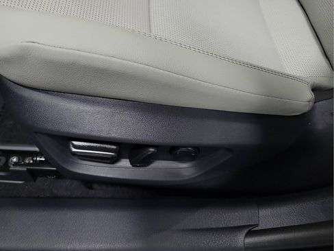 Used 2025 Toyota Camry XLE w/ Premium Package image 9