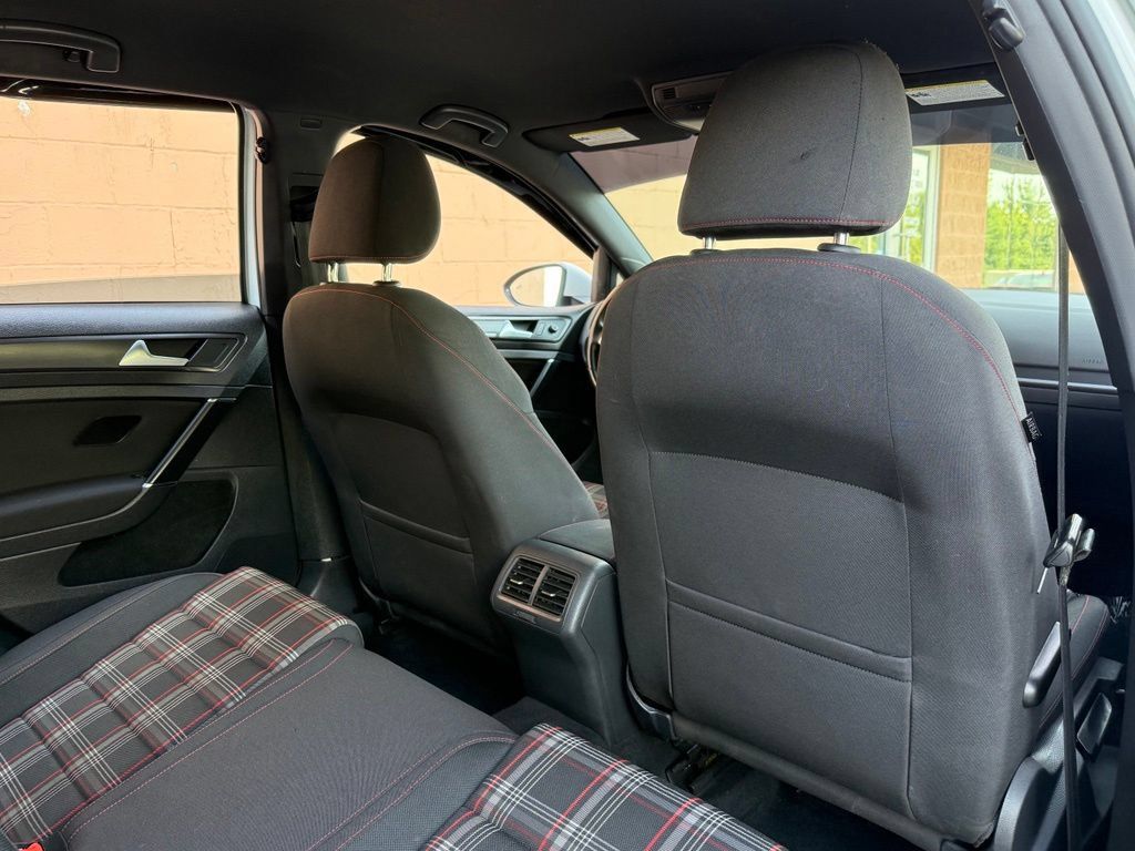 Used 2020 Volkswagen Golf 4-Door FWD image 14