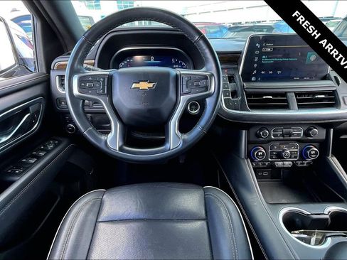 Used 2023 Chevrolet Suburban Premier image 8