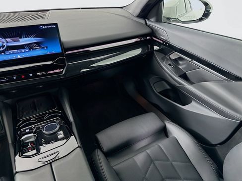 Used 2025 BMW 530i w/ M Sport Package image 23