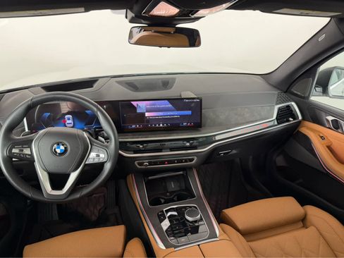 Used 2025 BMW X5 xDrive40i w/ Climate Comfort Package image 11