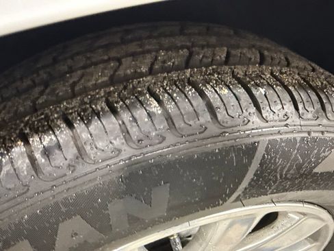 Used 2019 Buick Envision Essence w/ LPO, Road Trip Package FWD image 37