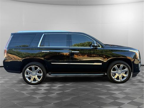 Used 2020 Cadillac Escalade Premium Luxury AWD/4WD image 6