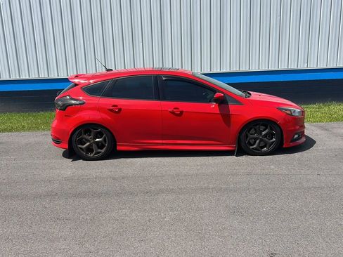 Used 2015 Ford Focus ST FWD image 4