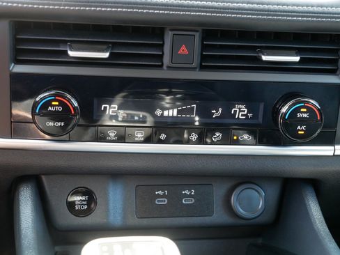Used 2025 Nissan Rogue SV AWD/4WD image 23