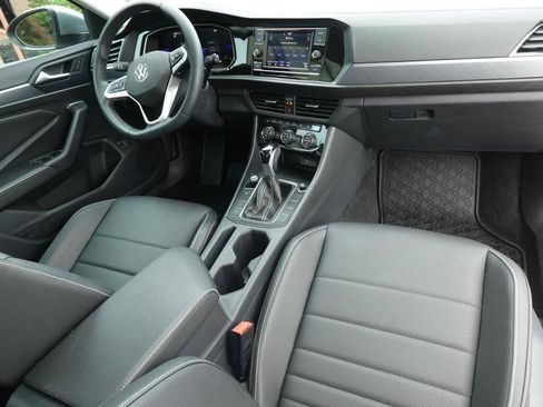 Used 2024 Volkswagen Jetta SE w/ Panoramic Sunroof Package FWD image 18