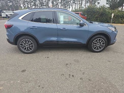 New 2025 Ford Escape SE image 8