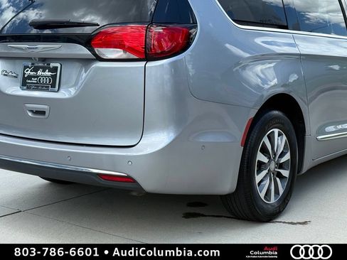 Used 2020 Chrysler Pacifica Touring-L Plus w/ Advanced Safetytec Group FWD image 14